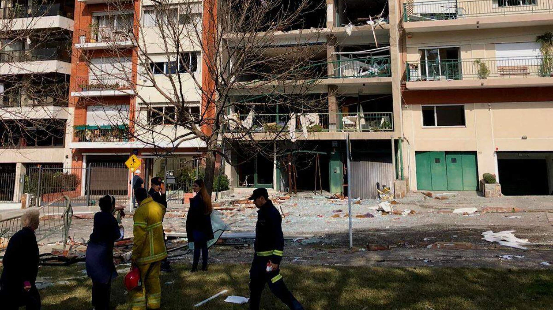 Se registra fuerte explosión en edificio de Montevideo, en Uruguay; reportan varios heridos